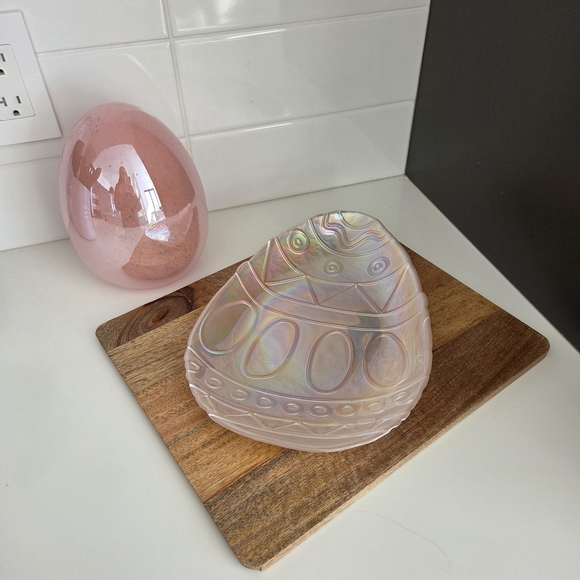 Beautiful Iridescent Glass Easter Egg Plate - Picture 4 of 4